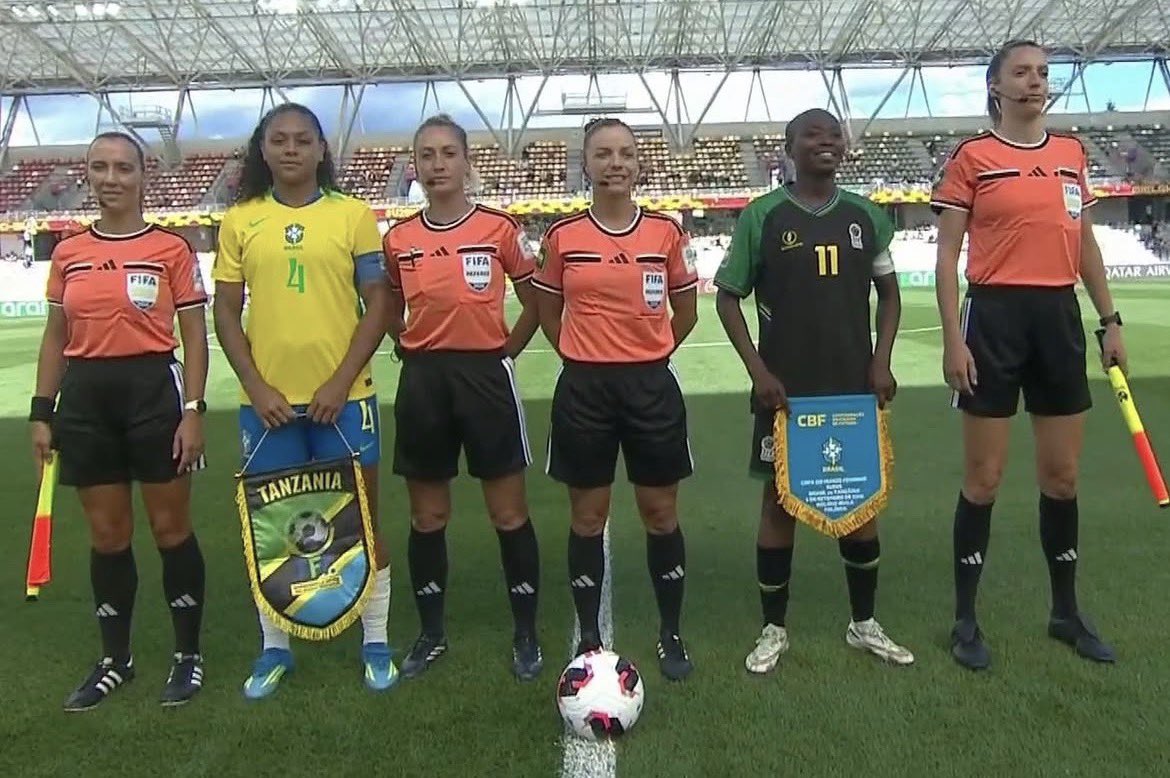 CVAF_Arbitroak's tweet photo. ๐ DEBUT MUNDIAL FEMENINO |
๐๐ผ Iragartze Fernรกndez 20 urte azpiko Munduko Txapelketan:
โ๏ธ Brasil ๐ง๐ท - Tanzania ๐น๐ฟ
๐ฉ Iragartze Fernรกndez
๐ Polonia
๐ธ @FIFAcom
#EFAB #CVAF #Euskadi https://t.co/fWLZq1v3oM