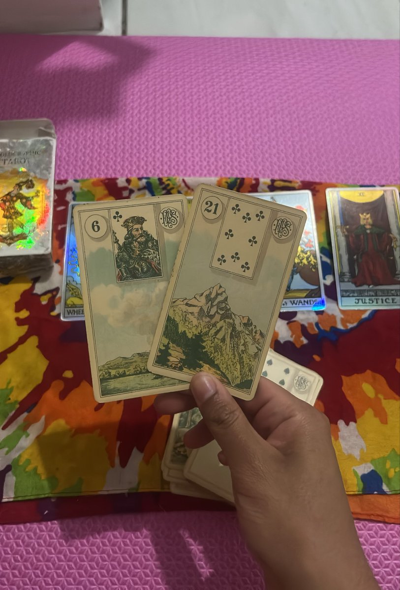 esoteristicos's tweet photo. #tarotwt novo set sendo meu tapetinho de yoga 🧘🏽‍♀️ https://t.co/n1wGCILq6h
