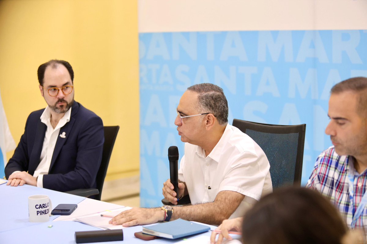 CarlosPinedoC's tweet photo. Lideré un Consejo de Seguridad Ampliado para hablar de frente sobre la seguridad de Santa Marta.

Junto a el Gobierno Nacional, la Fuerza Pública, el Ministerio Público y miembros del gabinete diatrital, expusimos la situación que hoy enfrenta nuestra ciudad y pedimos todo el acompañamiento necesario para enfrentar a las organizaciones criminales que afectan nuestro territorio.