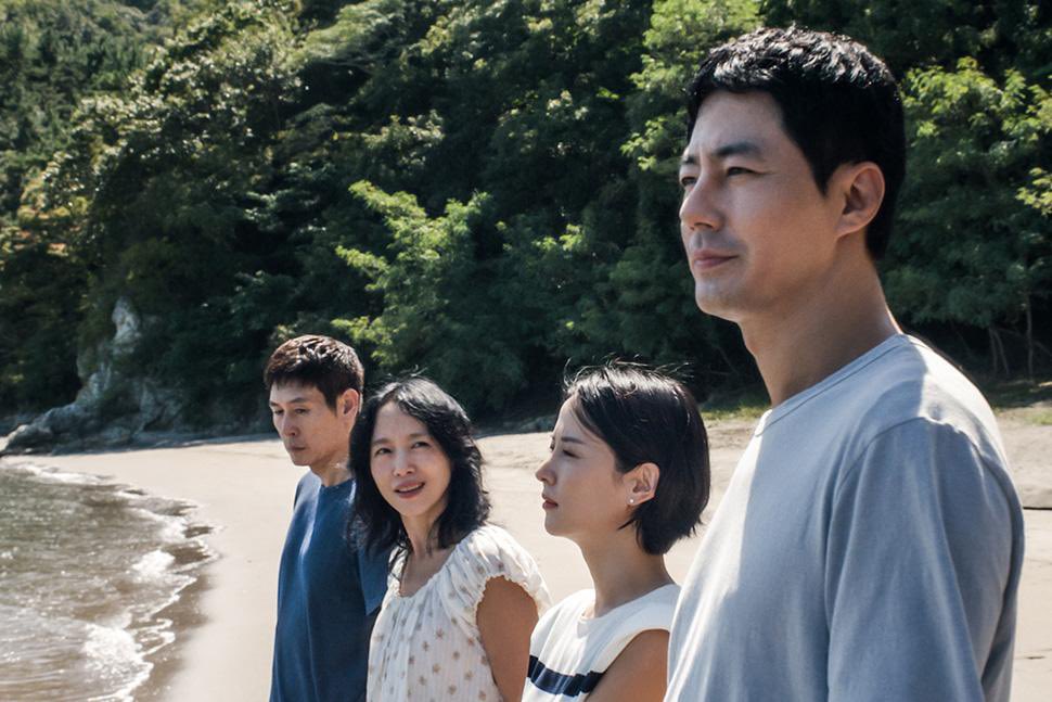 ema_sasic's tweet photo. Possible Love is an overwhelming watch, but my appreciation for it only grows. Lee Chang-dong delicately examines exploitation in a number of heartbreaking ways, and while this is very much a slow burn, it leads to tense ends. Stellar performances from this quartet https://t.co/4vJgi3qgsM