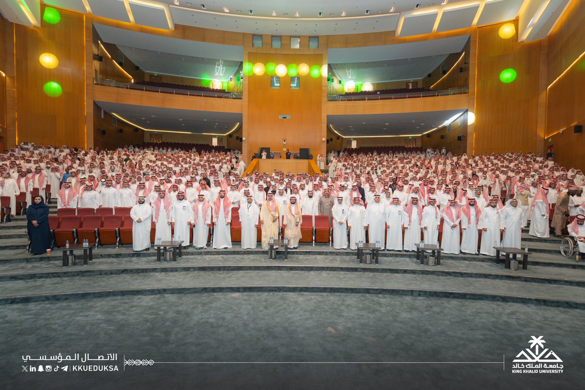 kkueduksa's tweet photo. شهد معالي رئيس #جامعة_الملك_خالد أ.د.فالح بن رجاء الله السلمي، اليوم، حفل استقبال الطلاب المستجدين للعام الجامعي 1448، الذي نظمته عمادة شؤون الطلاب، بالمدينة الجامعية بالفرعاء، بحضور وكيل الجامعة للشؤون التعليمية، وعدد من عمداء الكليات والعمادات المساندة ومنسوبي الجامعة.. https://t.co/nw9JYSzotV