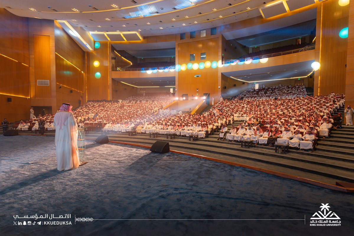 kkueduksa's tweet photo. شهد معالي رئيس #جامعة_الملك_خالد أ.د.فالح بن رجاء الله السلمي، اليوم، حفل استقبال الطلاب المستجدين للعام الجامعي 1448، الذي نظمته عمادة شؤون الطلاب، بالمدينة الجامعية بالفرعاء، بحضور وكيل الجامعة للشؤون التعليمية، وعدد من عمداء الكليات والعمادات المساندة ومنسوبي الجامعة.. https://t.co/nw9JYSzotV