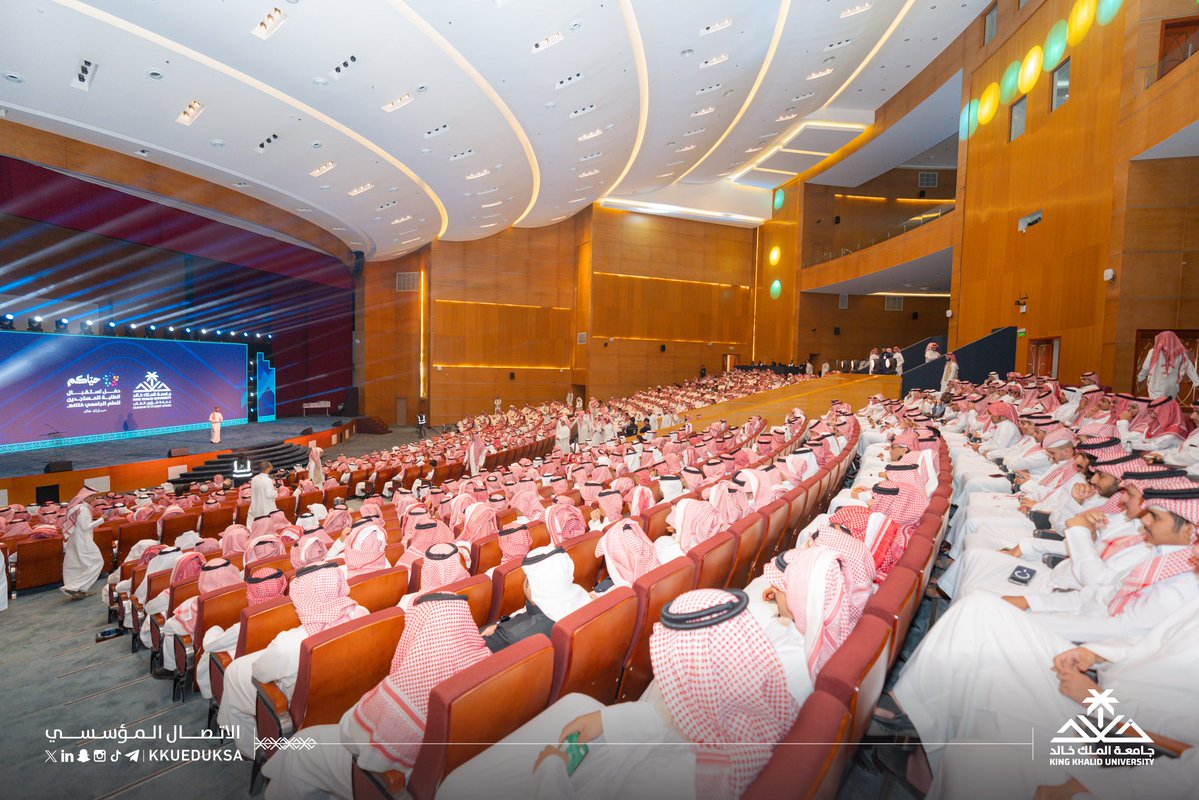 kkueduksa's tweet photo. شهد معالي رئيس #جامعة_الملك_خالد أ.د.فالح بن رجاء الله السلمي، اليوم، حفل استقبال الطلاب المستجدين للعام الجامعي 1448، الذي نظمته عمادة شؤون الطلاب، بالمدينة الجامعية بالفرعاء، بحضور وكيل الجامعة للشؤون التعليمية، وعدد من عمداء الكليات والعمادات المساندة ومنسوبي الجامعة.. https://t.co/nw9JYSzotV