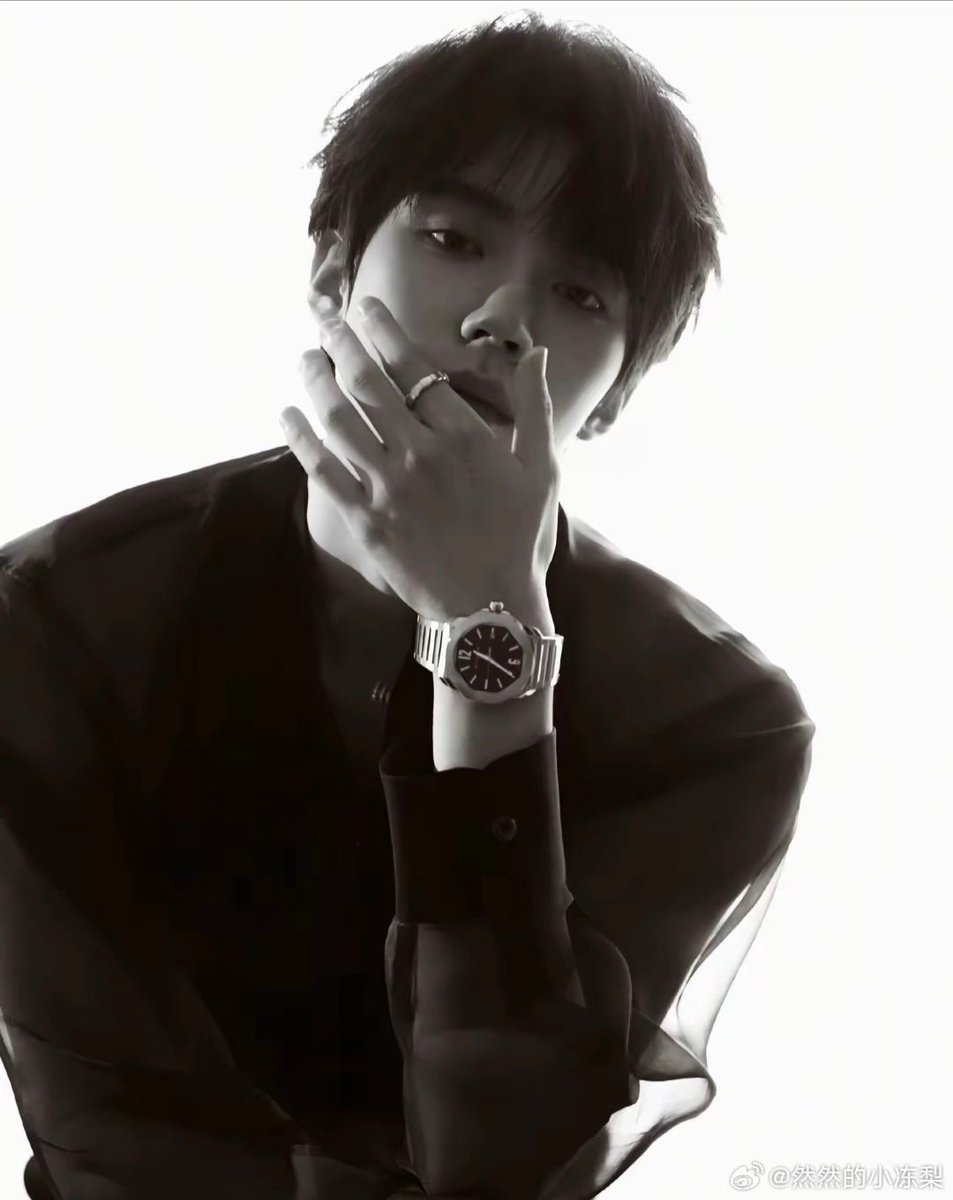 z_is_my_love's tweet photo. 익연아 오하고🫶 까만밤 보내🖤🖤🖤
(남은 촬영도 加油💛) https://t.co/FyJHMSnOiC