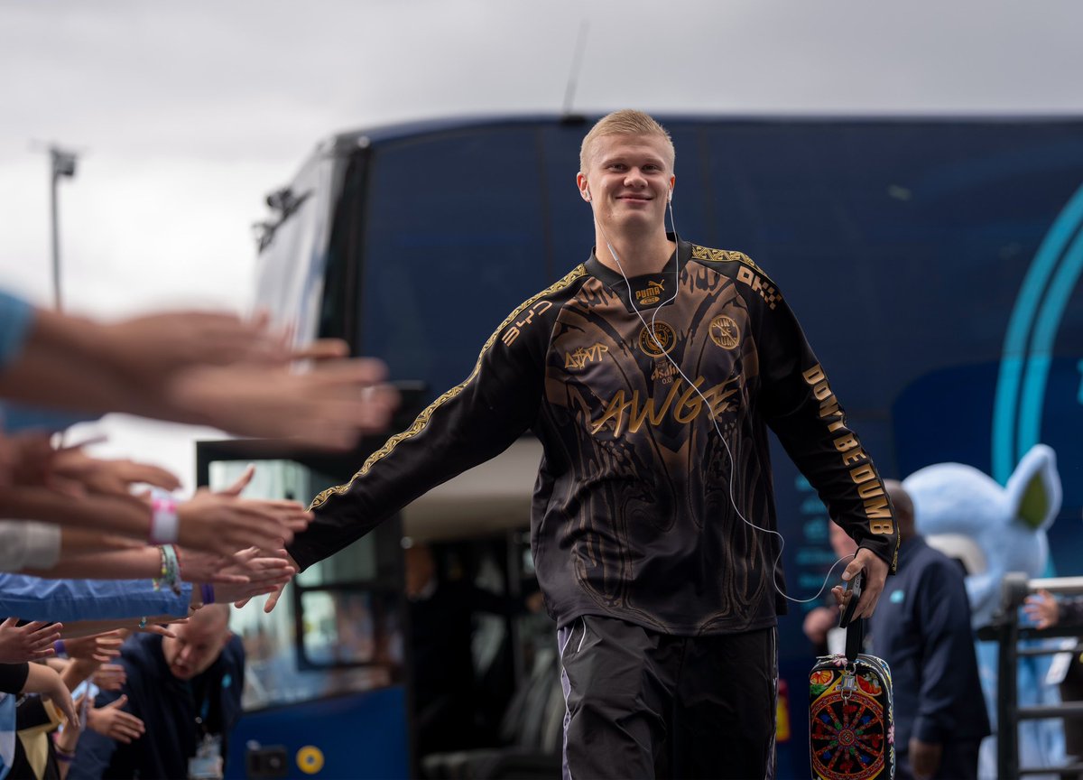 Erling's tweet photo. Saturday afternoons at the Etihad... LOVE them! 🩵 https://t.co/Gx7co0uwNE