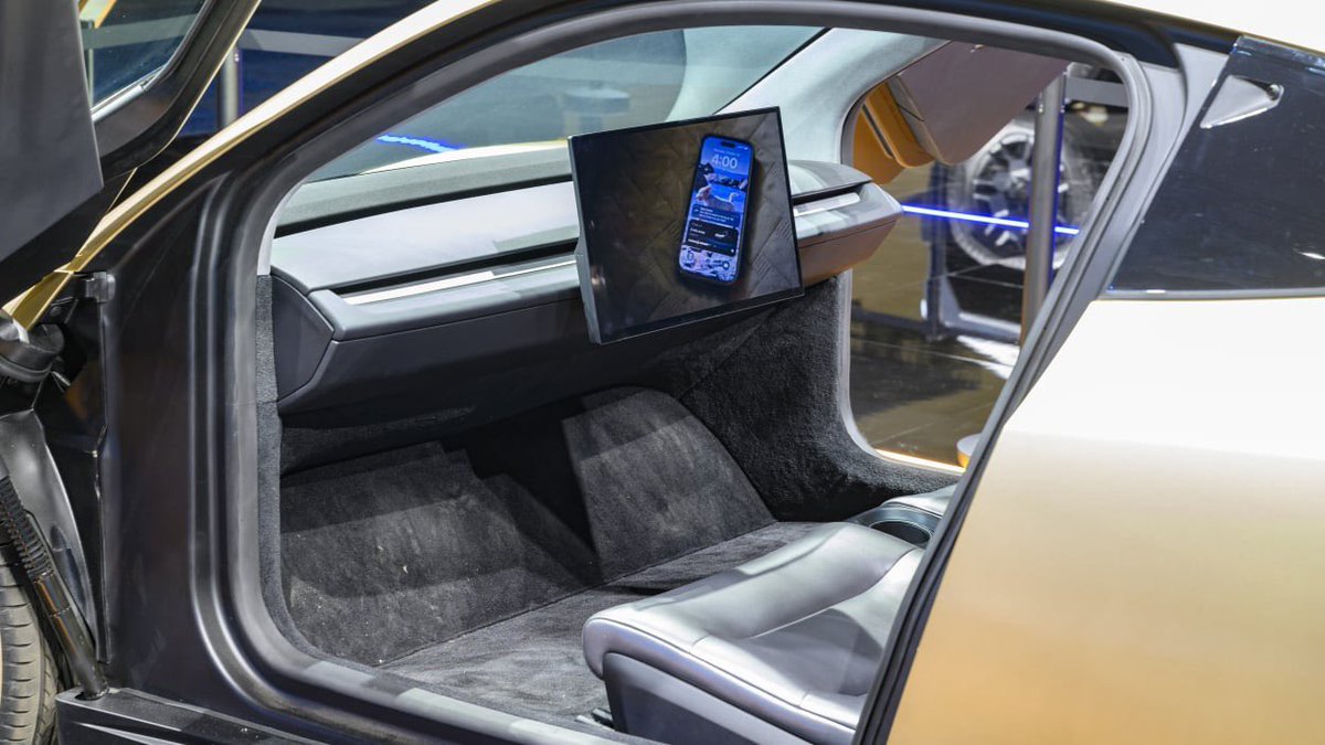 CompoundingMike's tweet photo. Interior of the Cybercab $TSLA https://t.co/4RrpuHS3Pe