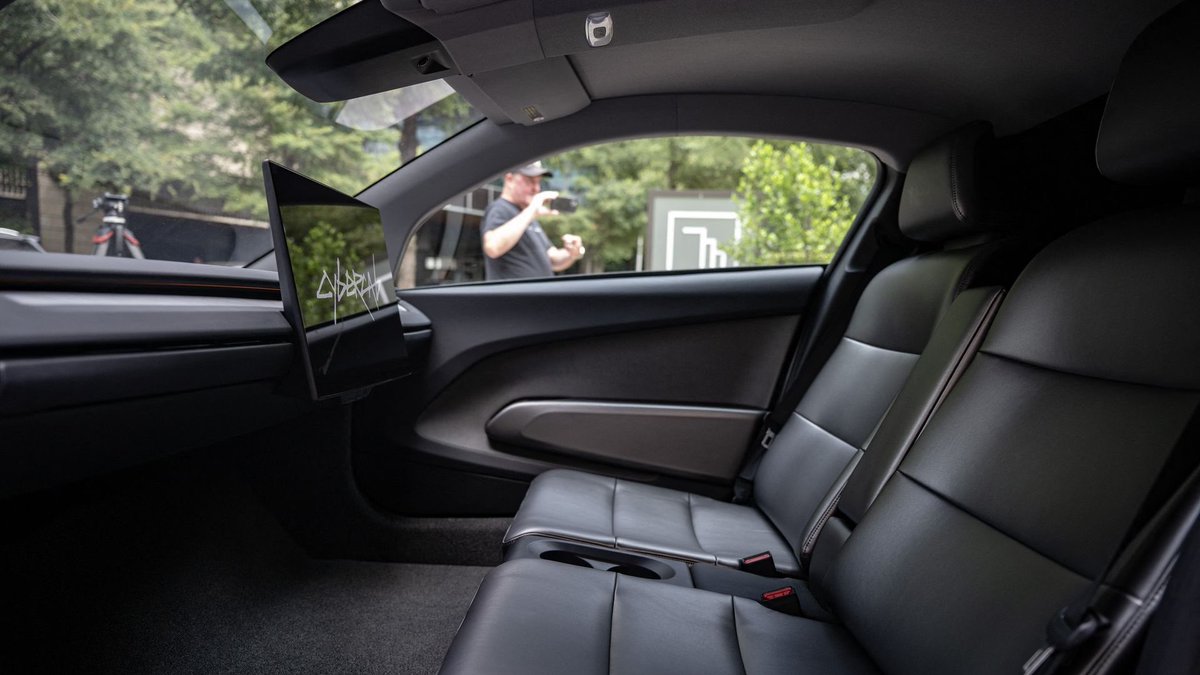 CompoundingMike's tweet photo. Interior of the Cybercab $TSLA https://t.co/4RrpuHS3Pe