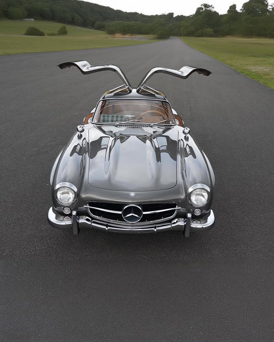 Stewart88010's tweet photo. The 300SL gullwing sports car was the dream car for so many people. #Mercedes  #ClassicCar  #GullwingDoors https://t.co/Hrv1GbAyUt