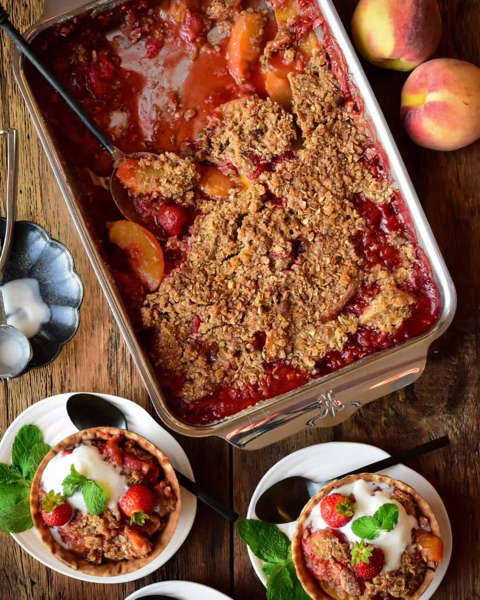 Zimmysnook's tweet photo. This easy Peach Strawberry Crisp 🍑🍓captures the essence of summer with its juicy peaches and vibrant strawberries, all topped with a golden, crispy crust.
Recipe👉https://t.co/UfNwlmAaK2
#foodie #longweekend #easyrecipe #LaborDayWeekend #LabourDayWeekend https://t.co/8gx8Z9jrIT