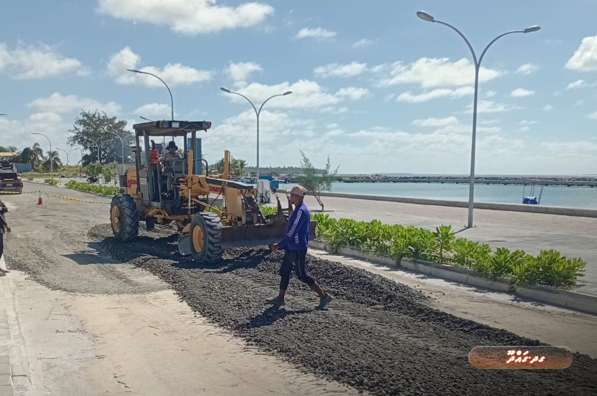 rdcmaldives's tweet photo. ޕަބްލިކް ސެކްޓަރ އިންވެސްޓްމަންޓް ޕްރޮގްރާމްގެ ދަށުން، ގދ. ގައްދޫ ވަތަބަނޑޭރި މަގުގައި ތާރު އެޅުމުގެ ކުރިން އަޅަންޖެހޭ އޭބީސީ ފަށަލަ އެޅުމުގެ މަސައްކަތްދަނީ ކުރަމުންނެވެ.

#TeamRDC https://t.co/vMK2TiU03N