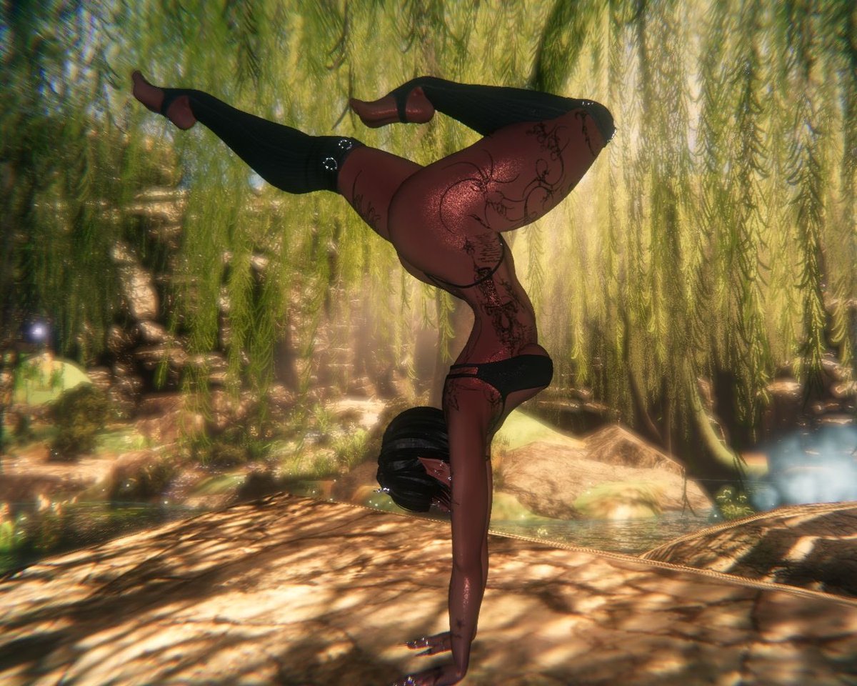 arosehasthornes's tweet photo. A bit of Sunday Morning yoga to start the day~
#goth #mommy #vrchat #vrnsfw #spicyvr https://t.co/w8KuVhkSG6