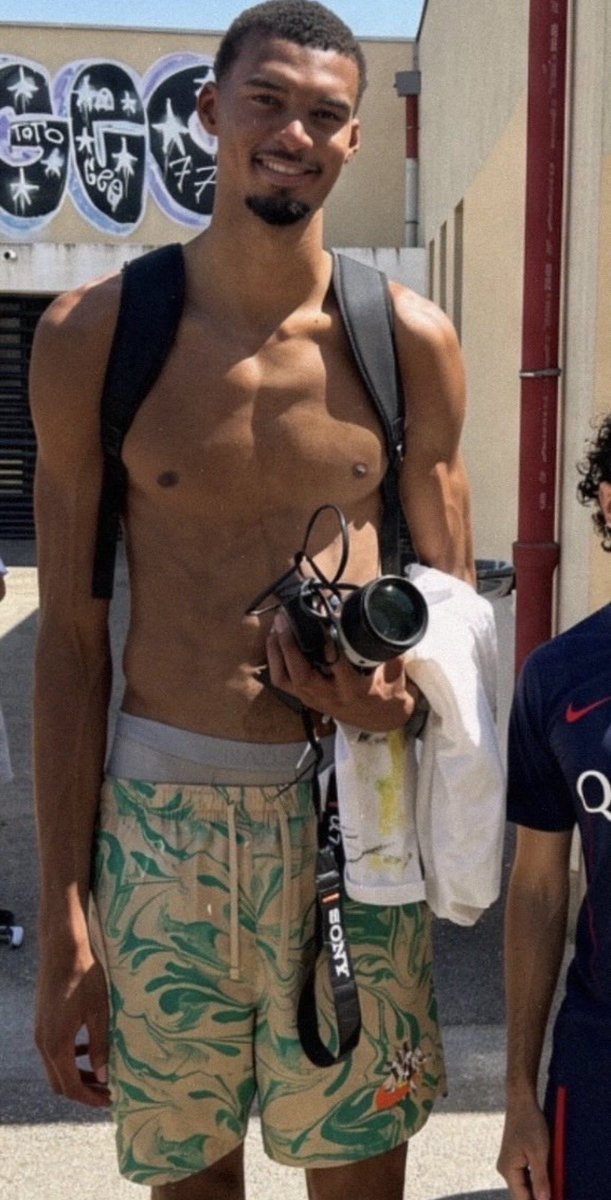 hoopsden1's tweet photo. Am I the only one noticing Victor Wembanyama body

He’s getting wide than before. https://t.co/dfDKrEXr9Z