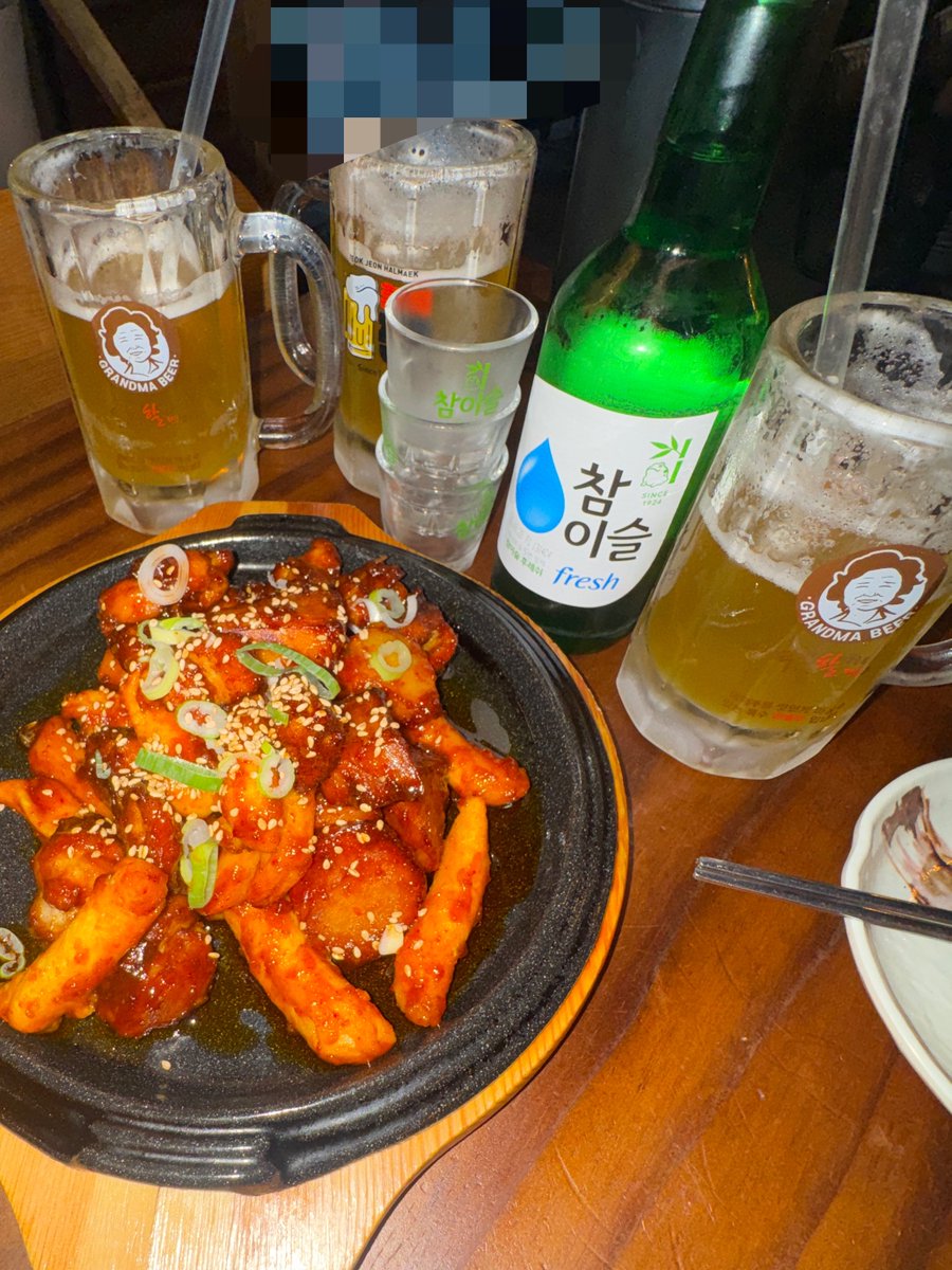 ppis2tr's tweet photo. 할맥 파인애플맥주+쏘주두잔+닭떡볶이
존맜ㅋㅋㅋ https://t.co/zgaVilAqZ1