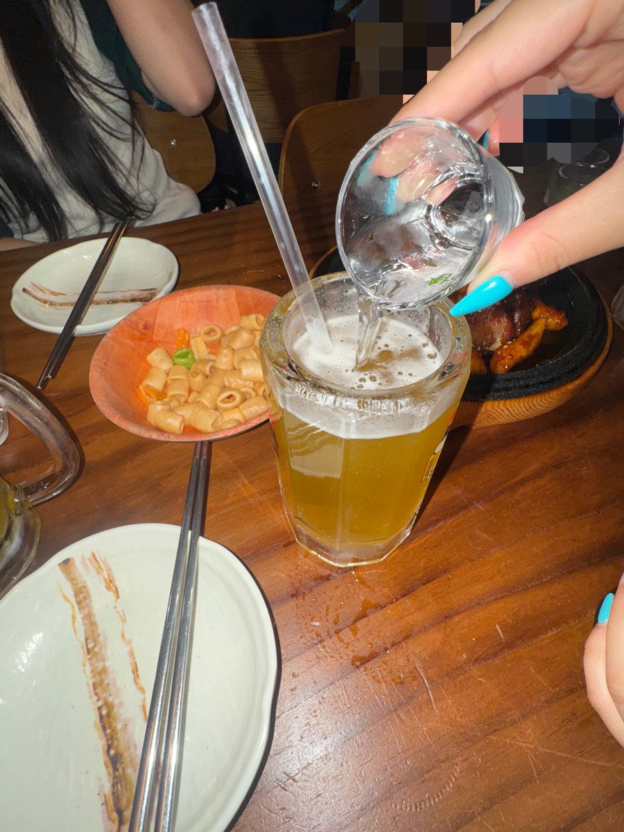 ppis2tr's tweet photo. 할맥 파인애플맥주+쏘주두잔+닭떡볶이
존맜ㅋㅋㅋ https://t.co/zgaVilAqZ1
