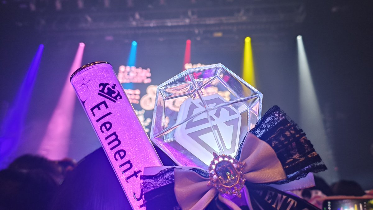 ZOIXC's tweet photo. とても幸せな時間をくれてありがとう！次のライブでまた会うね✨💎 #EL6SAVE https://t.co/SkXXUNjxpr