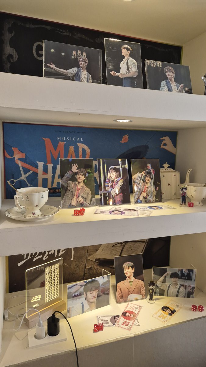 nyeong_mu's tweet photo. 날짜는 조금 지났지만 너무 예쁘게 꾸며주신 카페에서 기버미 4주년 한 번 더 축하하고 왔어요! 🩷 범 필모 모아보니 더 예쁘다

#4_EVER_with_U
#이번_턴_도_HKB https://t.co/Otvml4EtY8