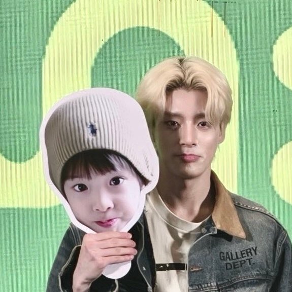 gnusmiq's tweet photo. แกดูของที่แม่จุ้บเอาให้นางเล่นแต่ละอย่าง55555555555555555 https://t.co/UwtgoDXZB3