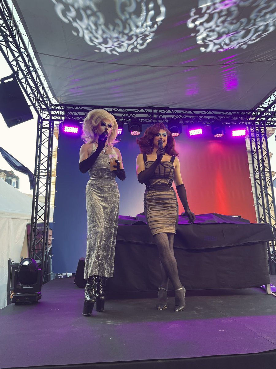 thefoxtherose's tweet photo. On signe où pour que ça devienne réalité tout de suite maintenant ? 

Harpie &amp; Stargirl pour sauver la nation (ou sinon Lille déclare l’indépendance) https://t.co/aZHHwOpJ3k