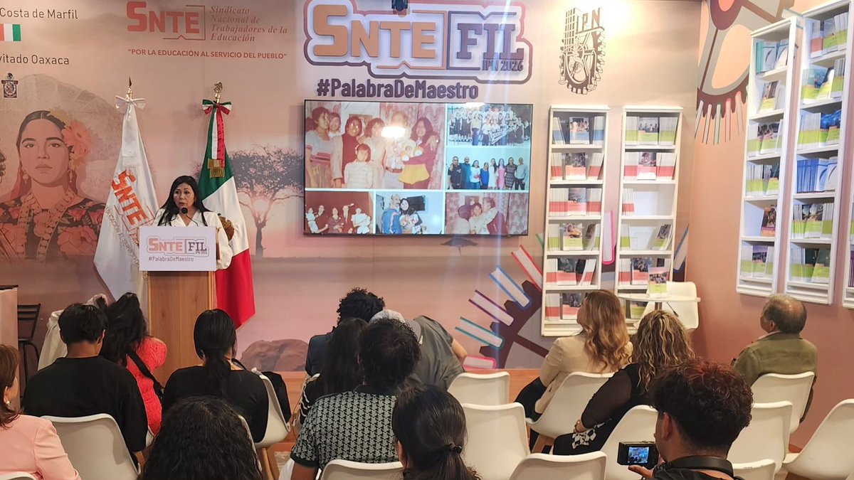 SnteNacional's tweet photo. #PalabraDeMaestro✍️
Reconocemos la labor de nuestras maestras y maestros! 👩🏻‍🏫👨🏻‍🏫 En el Ágora del SNTE demostraron cómo la ciencia, el arte y la docencia se unen para transformar y construir futuro.  Participaron las secciones 35 #RegiónLagunera y 60 #IPN. 📙 https://t.co/k8qptryvhL