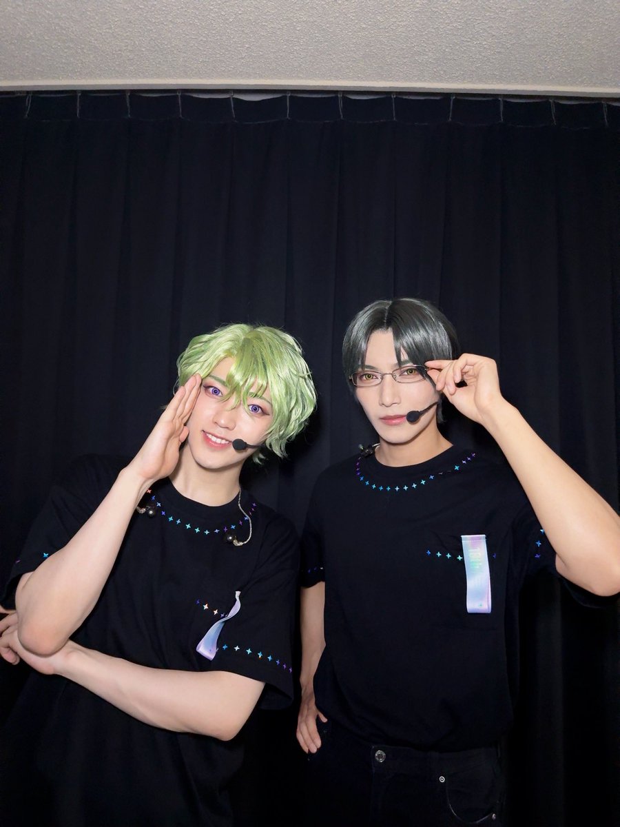 hiroki_kajita's tweet photo. 蓮巳敬人の誕生日なので僕だけの宝物になりそうだった写真を皆んなに開放します！！
🪎💍💎

紅月×MaM 

蓮巳×巴
#あんステ #蓮巳敬人 https://t.co/IqwQMtZjQJ