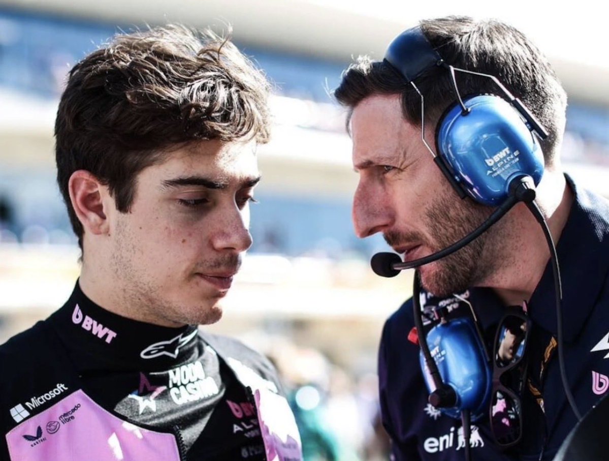 ANPeix's tweet photo. Un grande Stuart, Franco llorando por radio pidiendo perdón por el error de hoy. Stuart le dice: “Amigo, otra vez en Q3, quedaste 16 y lograste terminar 9no, otra vez en los puntos. No tenes que pedir perdón, enfoquemos en todo lo bueno que hiciste. Realmente tenes que estar orgulloso de tu recuperación.”