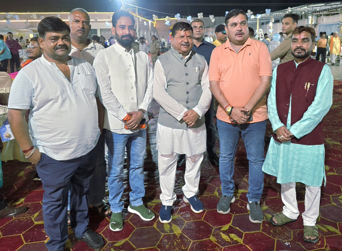 MehrotraAchin's tweet photo. #हार्दिक_बधाई_एवं_शुभकामनायें.....

आज सीतापुर के परिणय रिसोर्ट में नगर विकास राज्य मंत्री श्री राकेश राठौर गुरु जी के पोते एवं छोटे भाई श्री ऋषभ राठौर जी के पुत्र के प्रथम जन्मदिन के शुभ अवसर पर सम्मिलित होकर अपनी शुभकामनाएं प्रेषित.....

#एड_अचिन_मेहरोत्रा 
नि.जिला अध्यक्ष https://t.co/1xS6uFRTQb