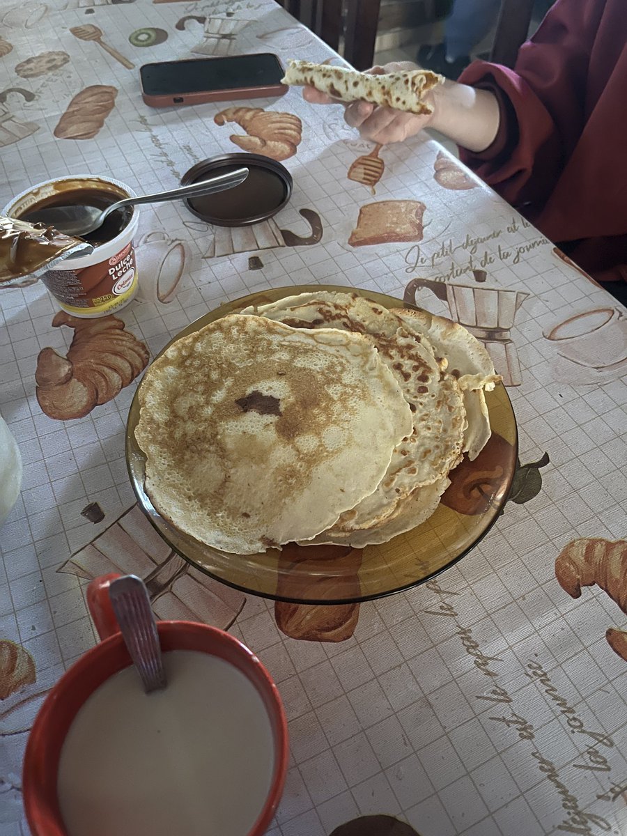 rulingaa's tweet photo. lo que le pedís al inservible de tu novio lo hace tu mejor amiga un domingo por la mañana sin que se lo pidas https://t.co/JpHzR3kkrR