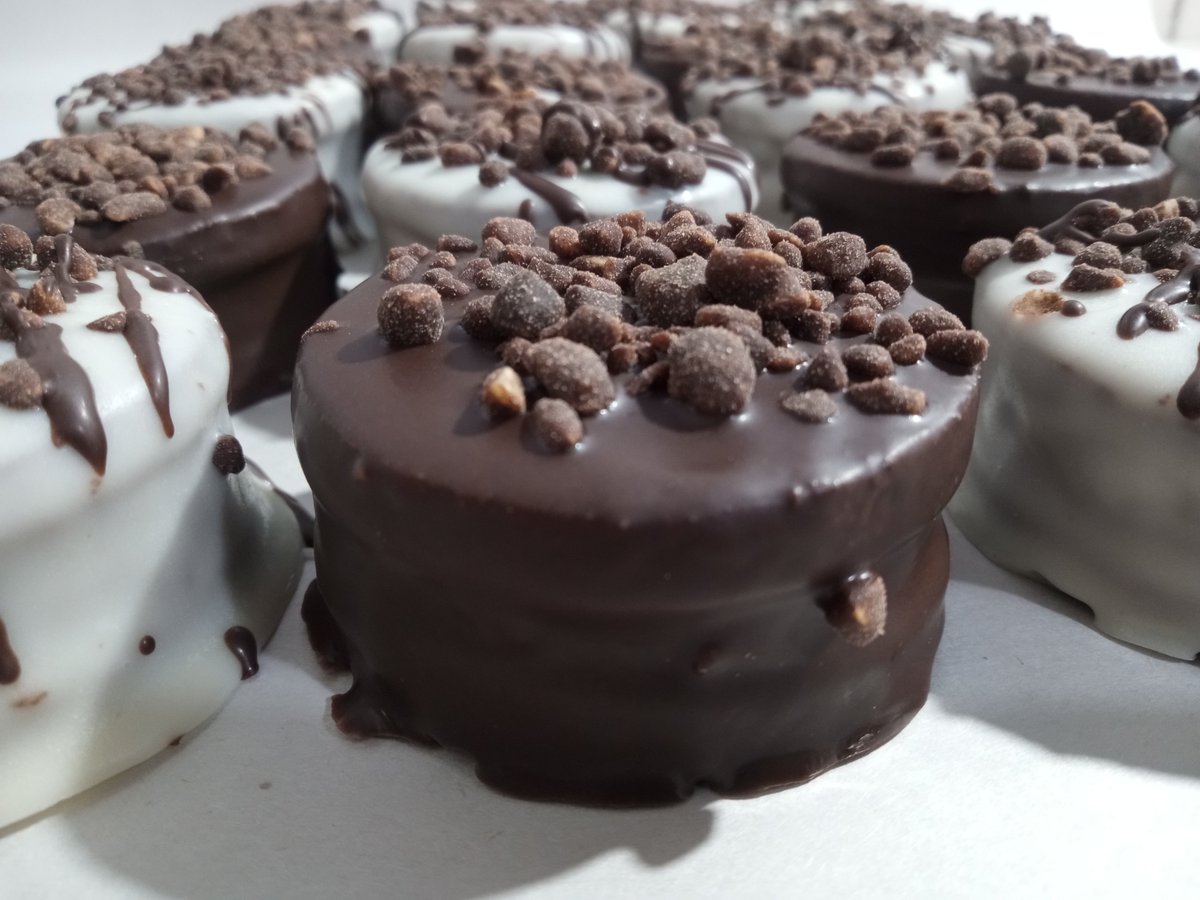 rubenpenalba1's tweet photo. Mas opciones de premios  para el sorteo. Surtido de una docena de alfajores .cuadraditos de chocolate y chocoalfajor https://t.co/iurJ7CPMZJ