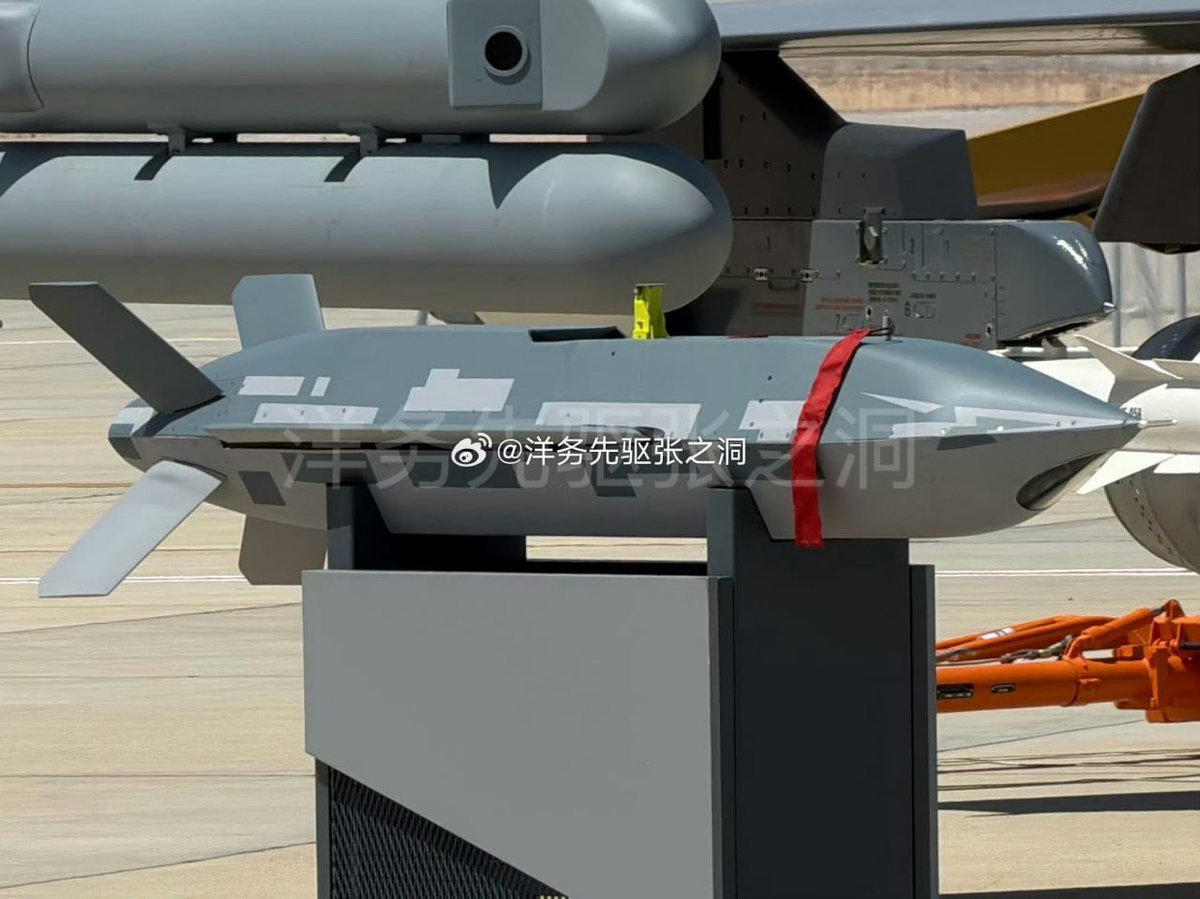 Drone_Wars_'s tweet photo. First images of Russian missiles and drones that will be showcased at an exhibition in Egypt.

"banderol," S-71K, S-71M, and another type of munition. https://t.co/0vuqTsIHrm