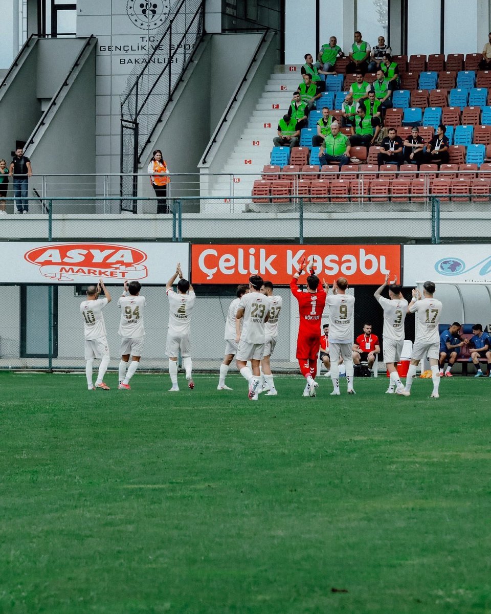 sbYusufAlemdar's tweet photo. Lige 3 puanla başlamak çok güzel oldu. Sahadan 3-2’lik skorla galip ayrılan Sakaryasporumuzu kutluyorum.   💚🖤 https://t.co/pXZ77PC7Ev