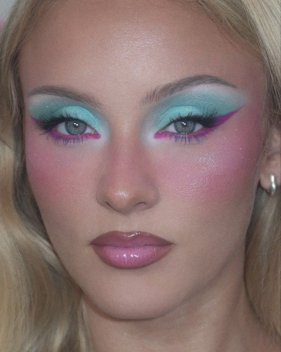 sophiasinotx's tweet photo. makeup by me on zara larsson <3 https://t.co/X2G6gNEHTW