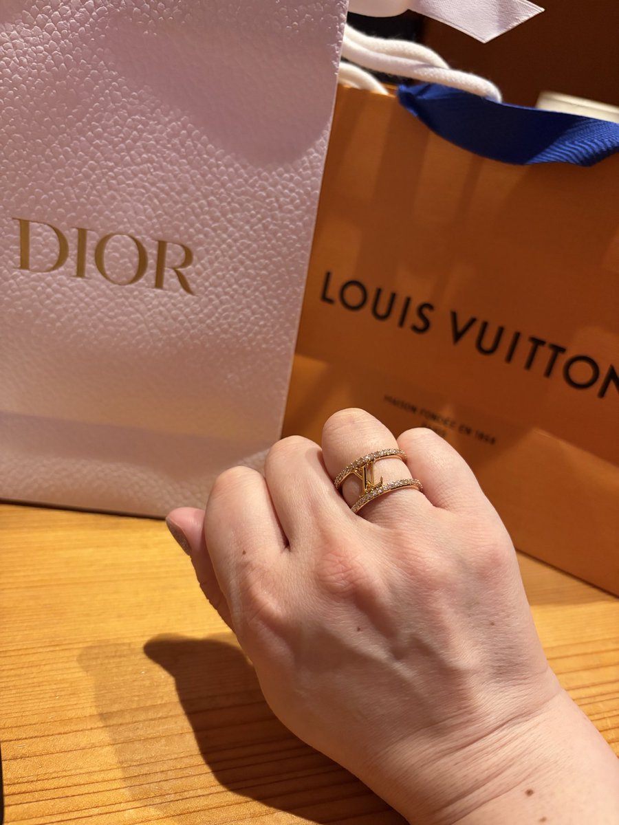 yumoto56841's tweet photo. 指輪買っちゃった💍
可愛くない❓いろんな指につけるの🖐️🩷☺️ https://t.co/FVkBGPRwY6