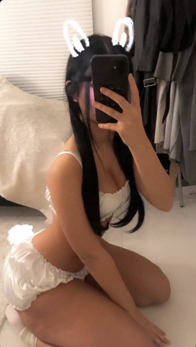 grlfies's tweet photo. with or without? #nsfwtwt #egirl #catgirl https://t.co/PPRso4lfzA