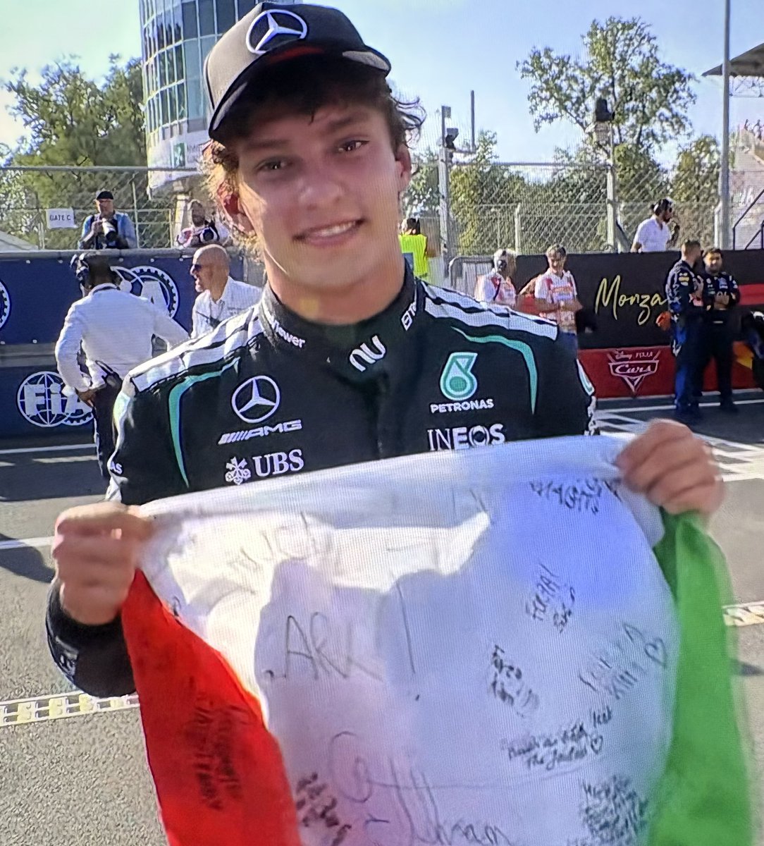 riantonelli's tweet photo. 7 CAREER WINS. 267 POINTS. LEADING THE CHAMPIONSHIP BY 66 POINTS. HOME RACE WIN. KIMI ANTONELLI YOU ARE PHENOMENAL https://t.co/8ttttTvetk