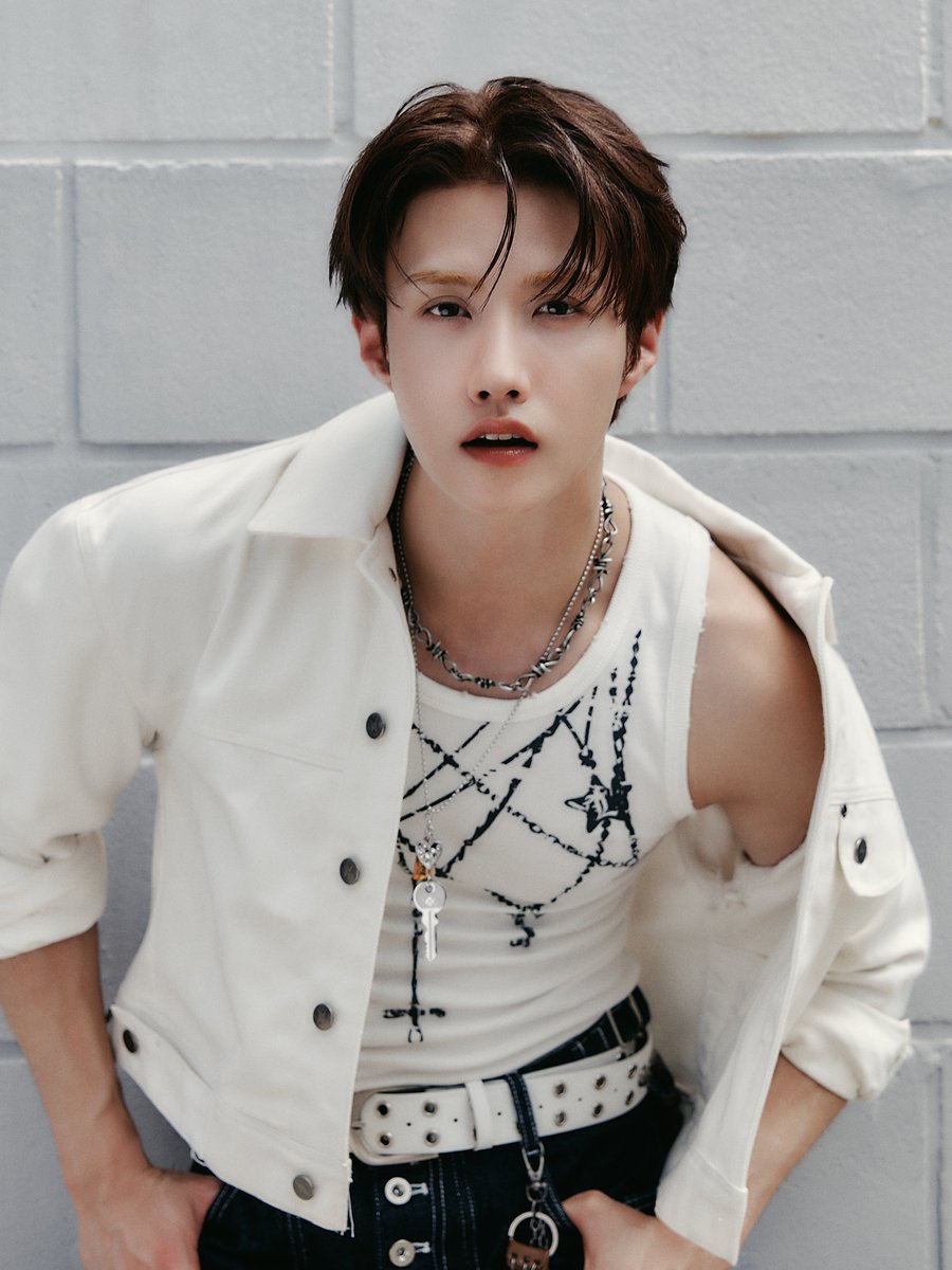 CUBE_PTG's tweet photo. 펜타곤(PENTAGON) 10th Anniversary Single
[겁쟁이]

Concept Photo 3
여원 (YEOONE)

Pre-save
🔗 https://t.co/ui7DhQ2zMC

2026.09.11 6PM (KST)

#펜타곤 #PENTAGON #여원 #YEOONE
#겁쟁이
#PENTAGON_10th_Anniversary https://t.co/1t55K8lmm8