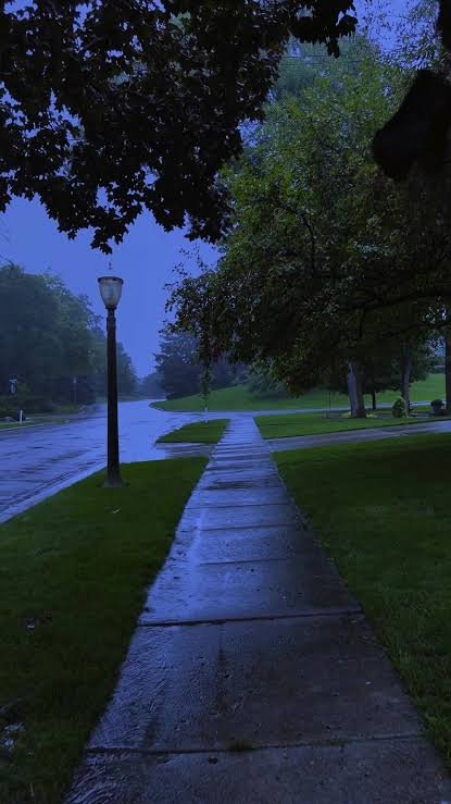 akahneo's tweet photo. Goodbye L'été des enfers 
Bienvenue Automne et Hiver 
#rainydays #rain https://t.co/wPNCD95qlf