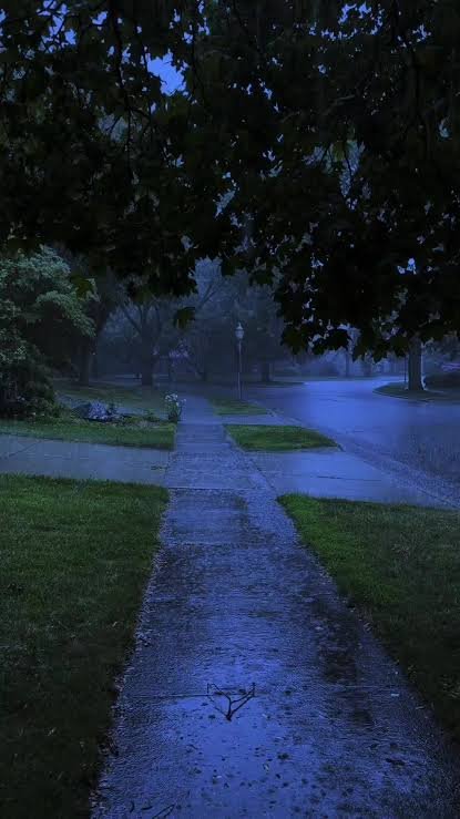 akahneo's tweet photo. Goodbye L'été des enfers 
Bienvenue Automne et Hiver 
#rainydays #rain https://t.co/wPNCD95qlf