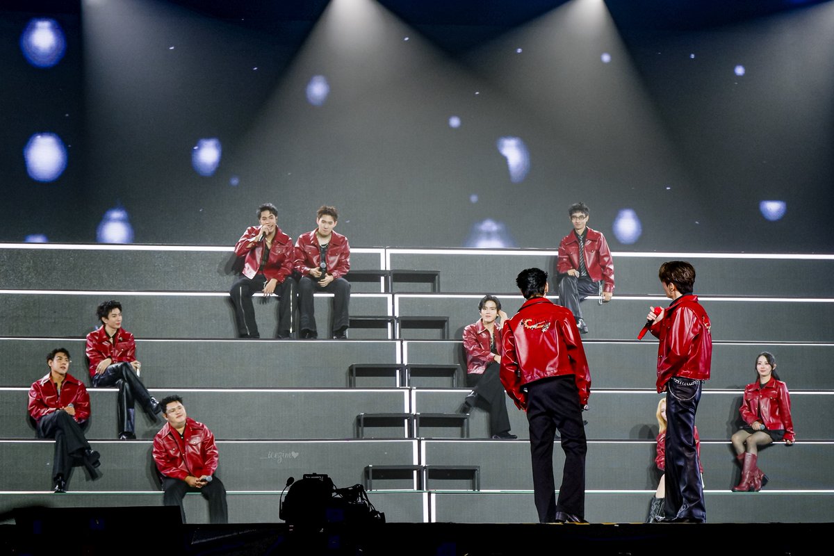 _icezimo's tweet photo. ชอบรูปนี้ง่ะ แงงง ทุกคนโคตรรรภูมิใจในคริสสิงเลยอ่ะ ดูแต่ละคนมองดิ ฮรือออออออ

10ปีแบบ โตมาด้วยกันจริงๆ เติบโตกันมาอย่างดีเลย https://t.co/F726Th3CJW