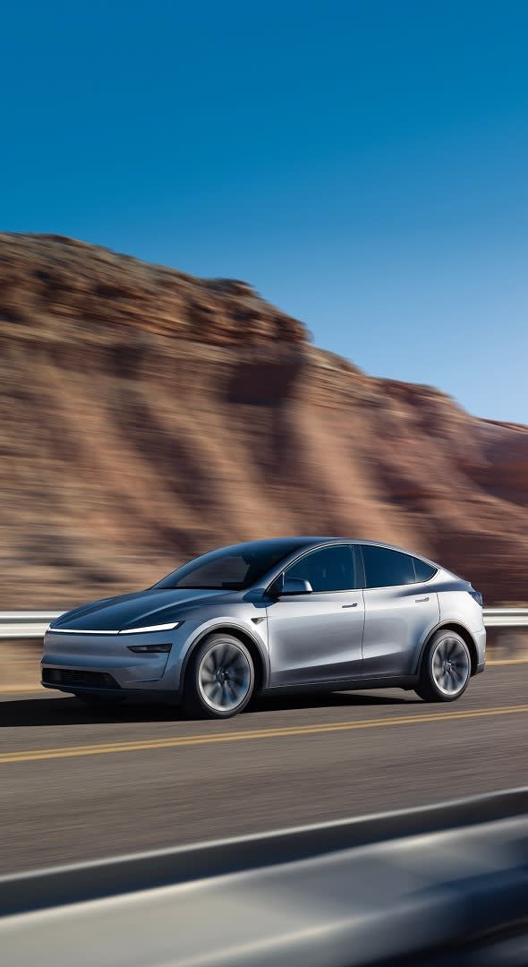 ElonsPers_01's tweet photo. Tesla Model Y continues to dominate globally. 🚀

🏆 #1 best-selling passenger vehicle:
2023 • 2024 • 2025

⚡️ 4M+ sold worldwide
📈 #1 again through July 2026
🔥 Sales up nearly 20% YoY

Four straight years at the top. 🚀 https://t.co/vwTAq8GK6U