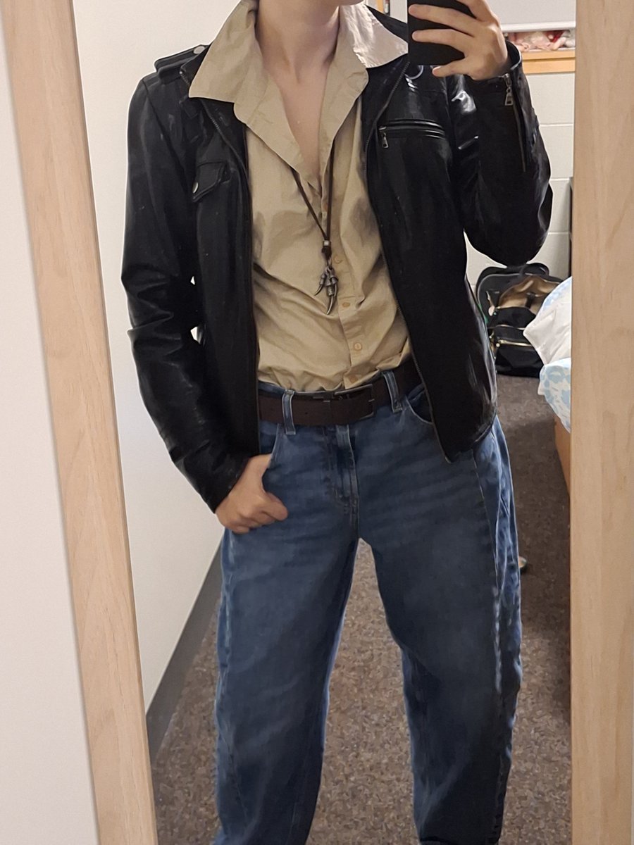 chemicalCryptid's tweet photo. ok chat which leather jacket looks better with the fit https://t.co/8yUR2q2ZYI