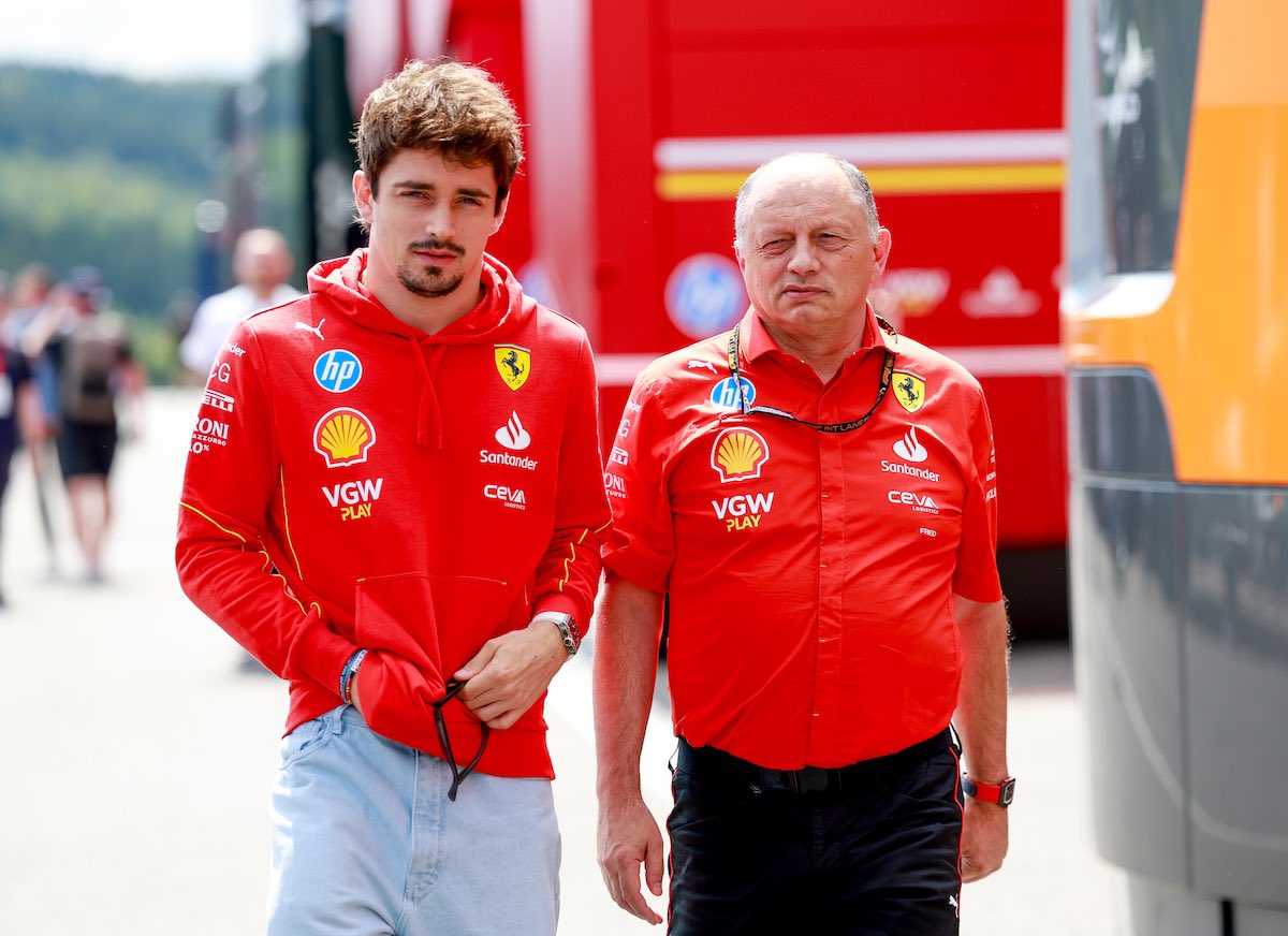 Azizkid07's tweet photo. Ferrari ne sera jamais champion du monde avec ces 2 clowns 🤡 https://t.co/YvtOGobfHs