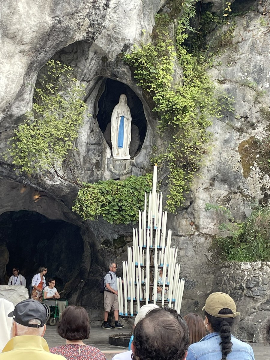 ClaudioCenta1's tweet photo. Appena pregato il rosario alla grotta per tutti voi e le vostre intenzioni, cari amici di X. 
Domani, ancora alla grotta, ne pregherò un altro per tutti voi. La Madonna vi protegga e vi benedica. https://t.co/7XQR3bTI6U