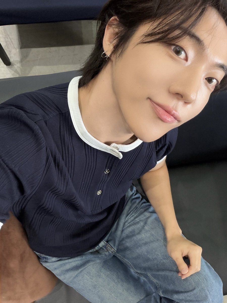 jigagsaeng7's tweet photo. 눈앞머리에 하이라이터안발라도
아이홀로이만큼되는거 진심달란트난놈임 https://t.co/nnSs2cXkIR