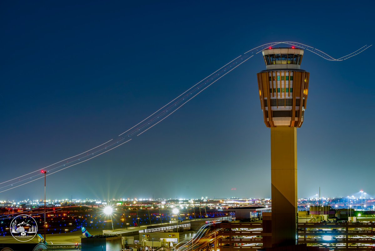 fieldskiesframe's tweet photo. Evening departure from Phoenix Sky Harbor airport. #skyharbor https://t.co/SrOgpivQ34