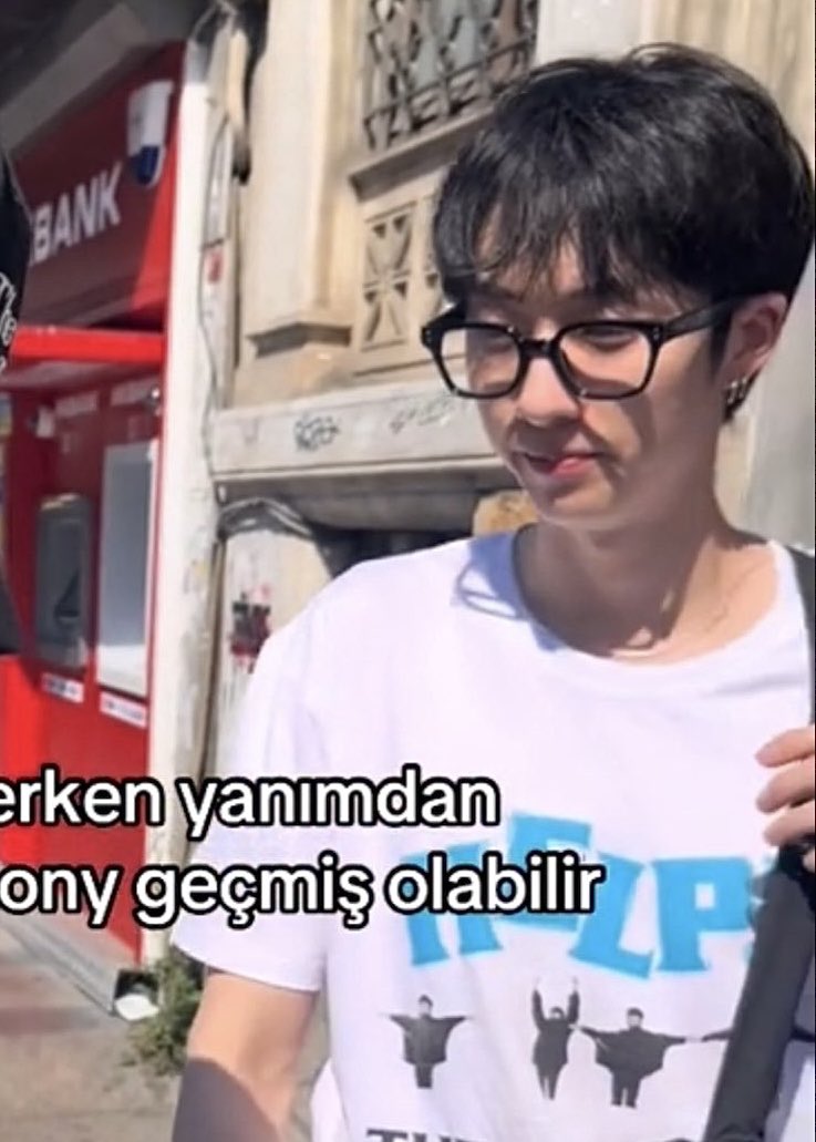 jungismultistan's tweet photo. nerdy mouse boy in the streets of turkey https://t.co/kxfgy9e3eC