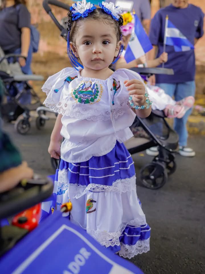 Silvita_Sorian0's tweet photo. Te saludan reverentes las nuevas generaciones!!!! 💙🤍💙🥰🥰🥰 https://t.co/tWSnk4wsIK
