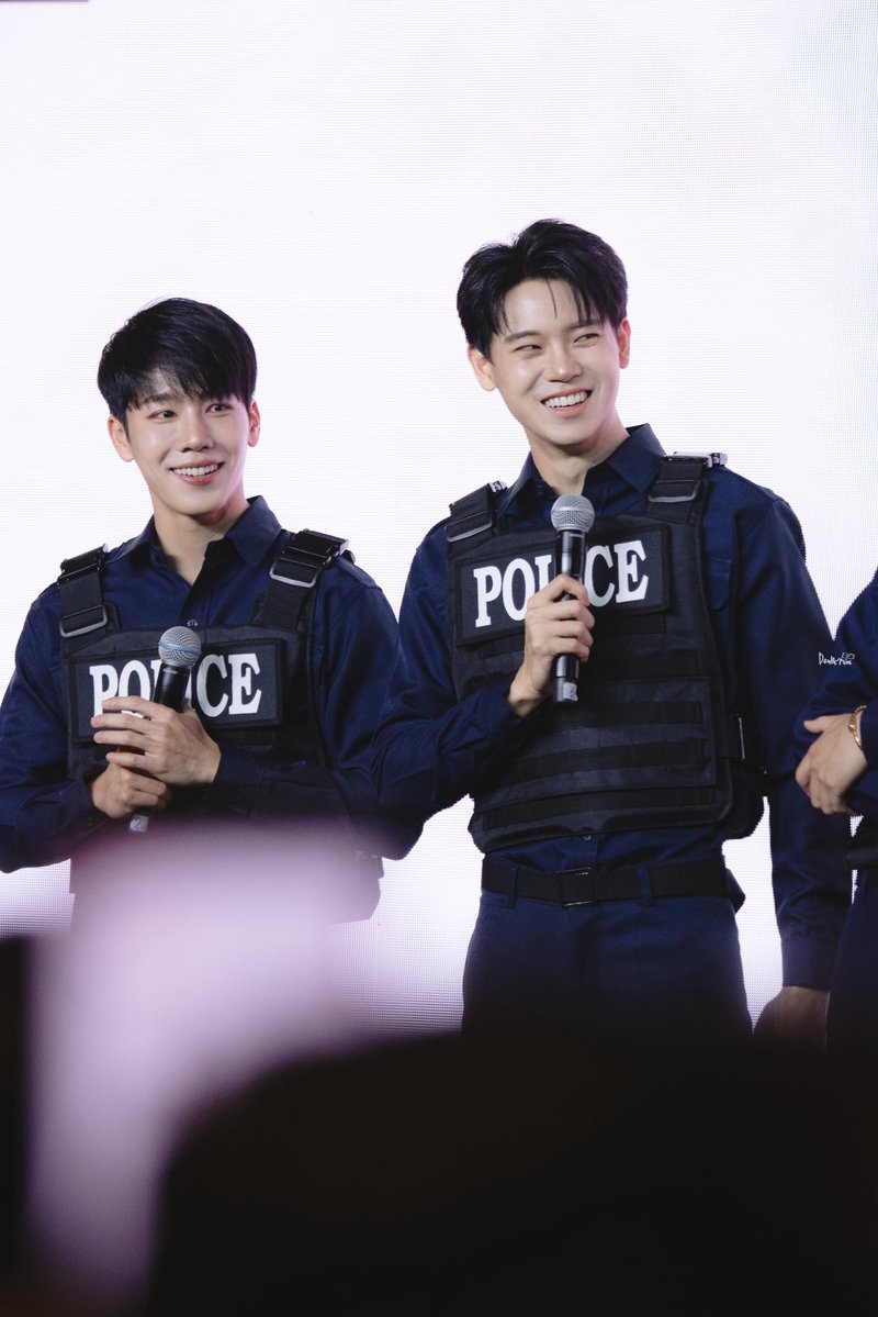 doubleminee's tweet photo. 🚨

ที่รัก กับสารวัตรเธียร์ 

: ◡̈ #yinyin_anw @yinyin_anw ･ﾟ
: ☻ #warwanarat @warwanarat ･ﾟ

POLICE IN LOVE PREAW CHARITY PARAGON
#SiamParagonxPreawxPIL

 ｡:ﾟ #dbmsnapp☺︎︎☻︎ https://t.co/xVlRK6mR57