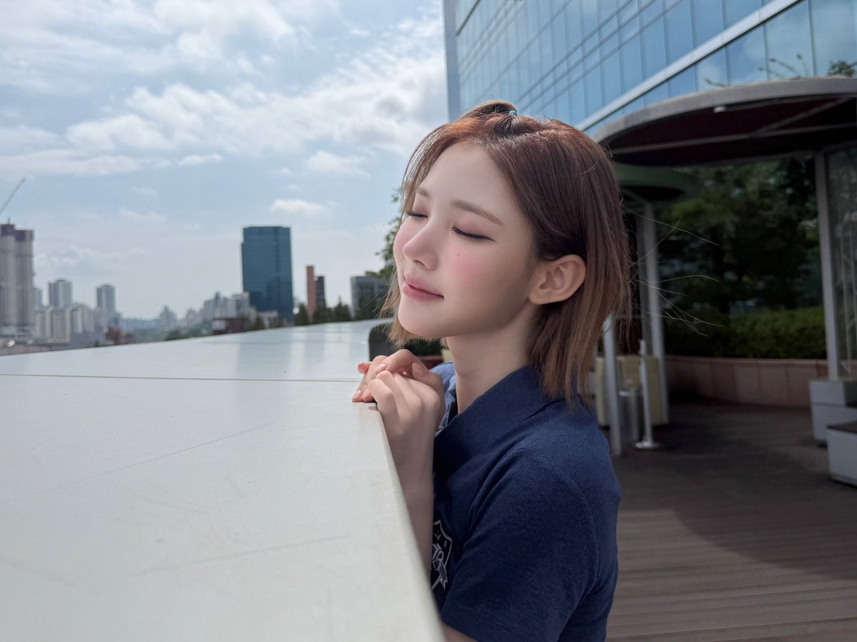 gamkinim's tweet photo. 여러분 오늘은 하투하의 아기리더 최지우양의 스물한번째 생일입니다
다들 축하해주세요 https://t.co/SNnS2ncQ5Z