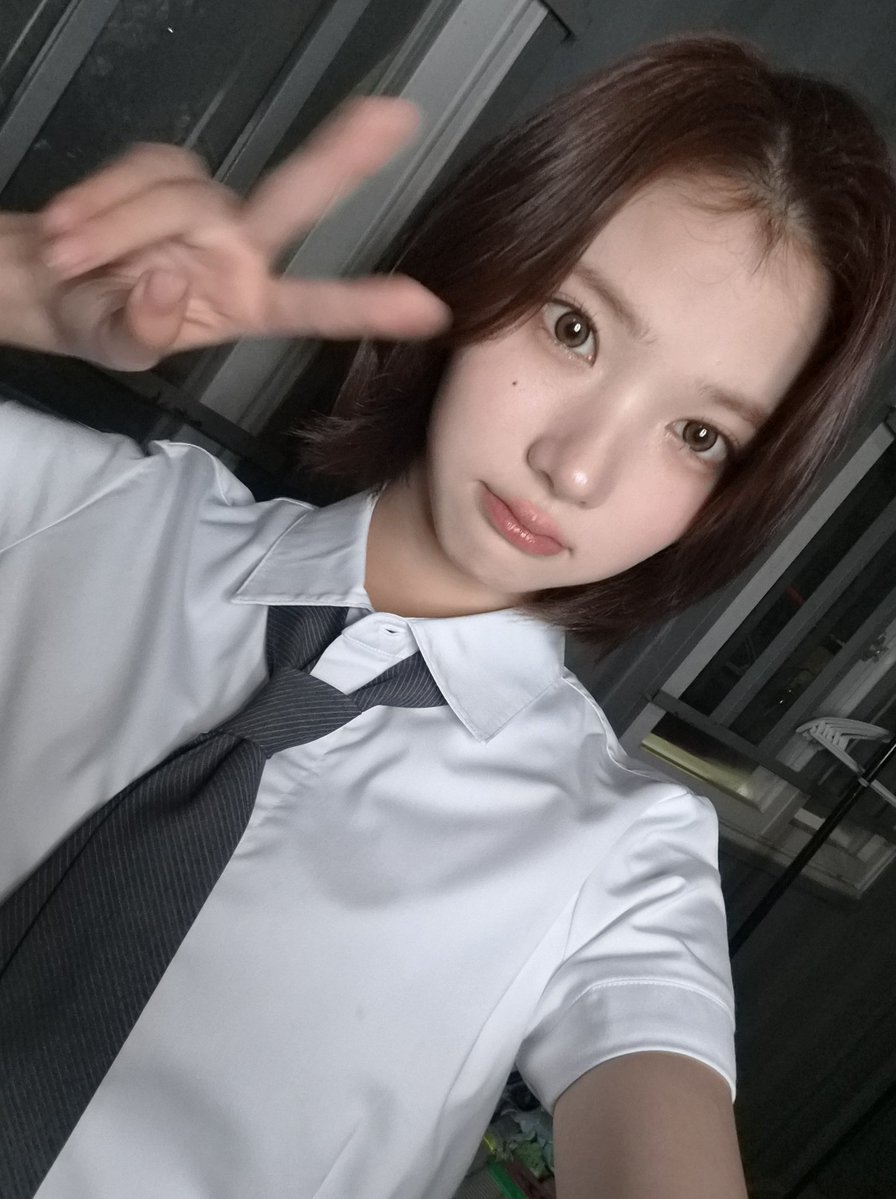gamkinim's tweet photo. 여러분 오늘은 하투하의 아기리더 최지우양의 스물한번째 생일입니다
다들 축하해주세요 https://t.co/SNnS2ncQ5Z