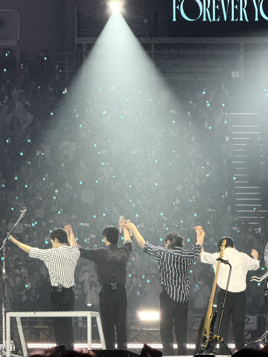 rune_ee's tweet photo. #데이식스와_우리의_계절
#DAY6_11th_Page

무대 위 데이식스 평생 보고 싶어요 ..
우리 오래오래 봅시다♥︎ ♥︎ ♥︎ https://t.co/Emh5JxfyZr